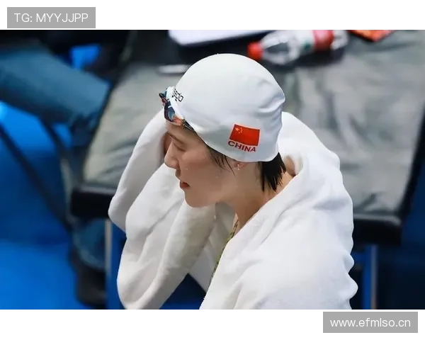 叶诗文训练完顺手买了个包，我一个月工资还没她零头多